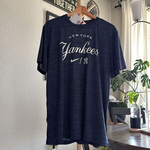 NWT Nike Navy NY Yankees T-Shirt Short Sleeves Dri Fit L Baseball Activewear Gym